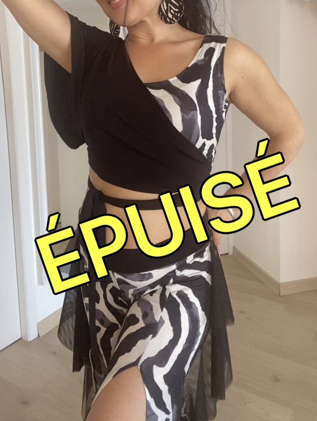 Ensemble zèbre pantalon fendu devant et volanté sur les côtés 🖤🤍🖤