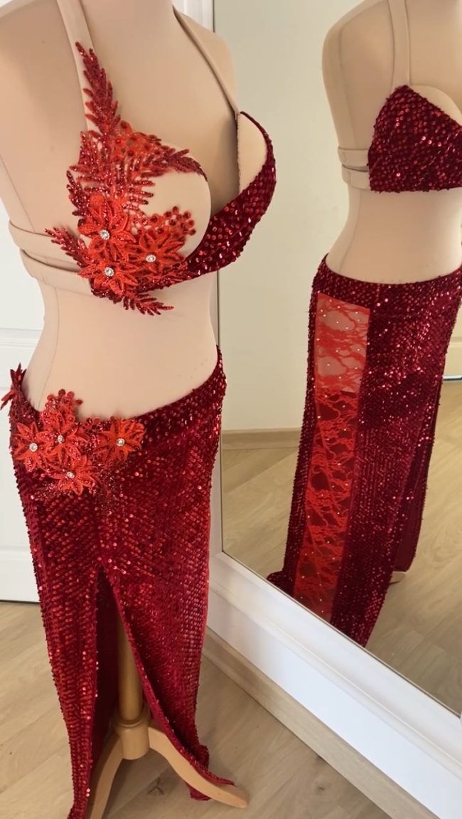 Costume sequins rouge 