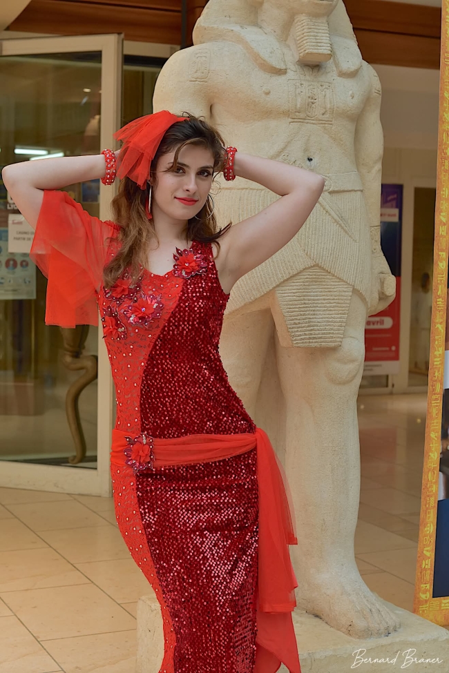 Robe baladi rouge bi-matière sequins et dentelle