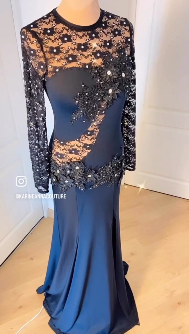 ✨ Robe couture avec découpes dentelle ✨