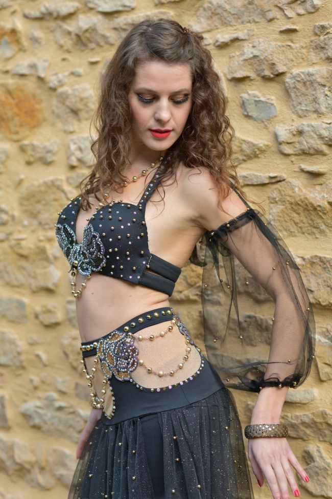 Costume voile noir et or 