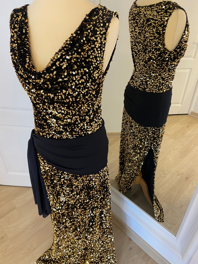 Robe baladi/Saïdi sequins or et noir, encolure bénitier  