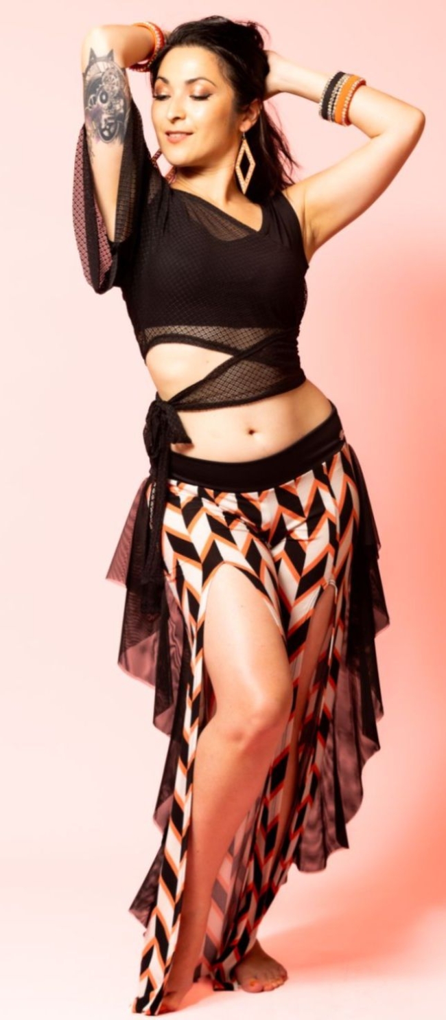 Ensemble pantalon fendu imprimé géométrique et volants de tulle côtés 
