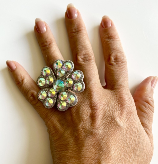 Bague strass forme fleur (Diam 4 cms)