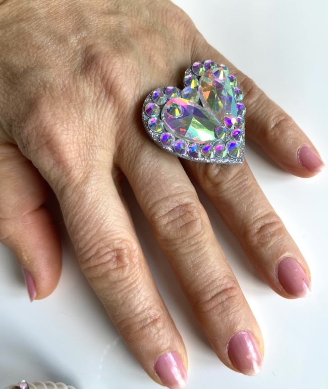 Bague strass forme coeur (Diam 4 cms)